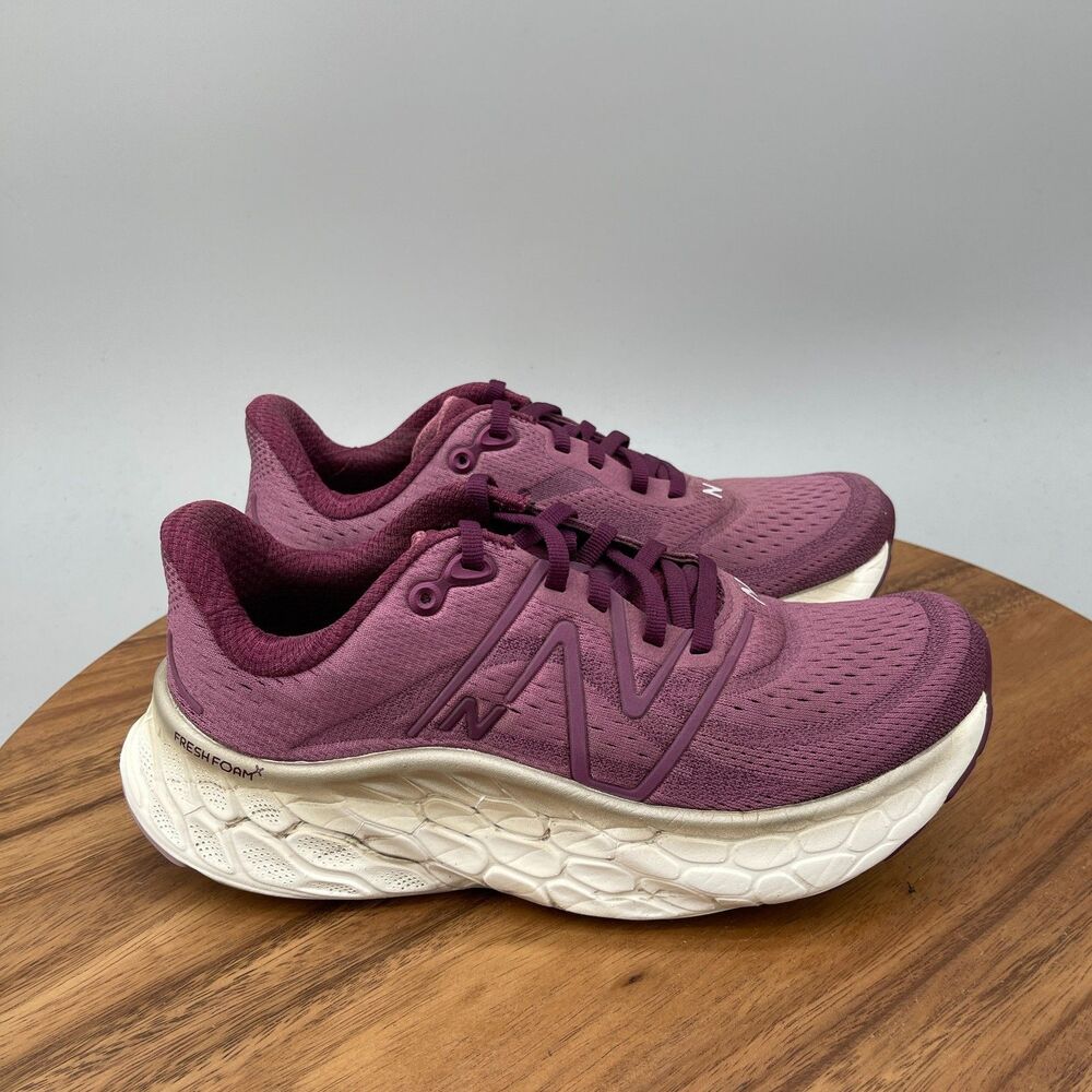 New Balance Fresh Foam More V4 Shoes Womens Size 7.5 B Red Running Comfort Gym